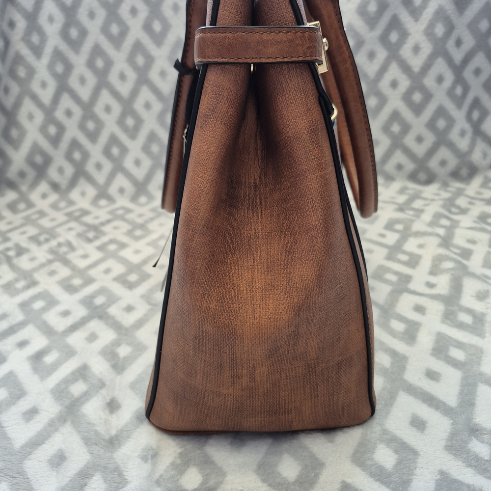 Elegant Tan Satchel Purse - Picture 5 of 15